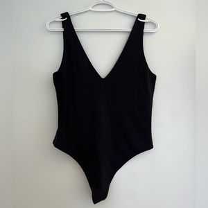 NWOT Babaton Contour V-Neck bodysuit